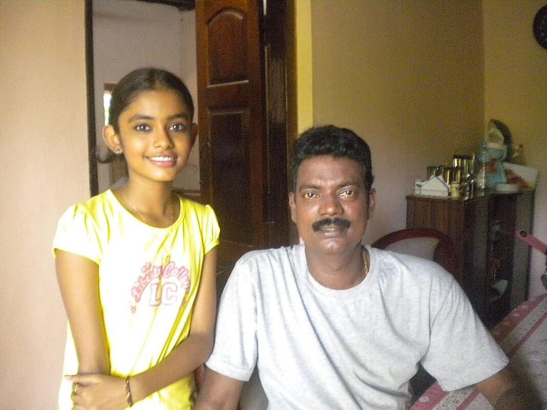 Aiswarya Suresh Instagram - the home appliances of the two families u r the link..no..no.. u r the link of the link. :p #majorthrowback Aiswarya Suresh Instagram - the home appliances of the two families u r the link..no..no.. u r the link of the link. :p #majorthrowback