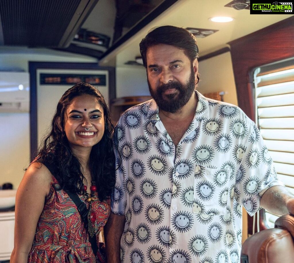 Aiswarya Suresh Instagram - Meeting you this year was the cherry on top. I had met you when I was very young for a brief moment and taken your autograph in my notebook. And today I’m lucky to meet you again and have a lovely chat with you. The most versatile and the legendary actor @mammootty sir. ❤️ Shot by @saranblackstar Kochi, India