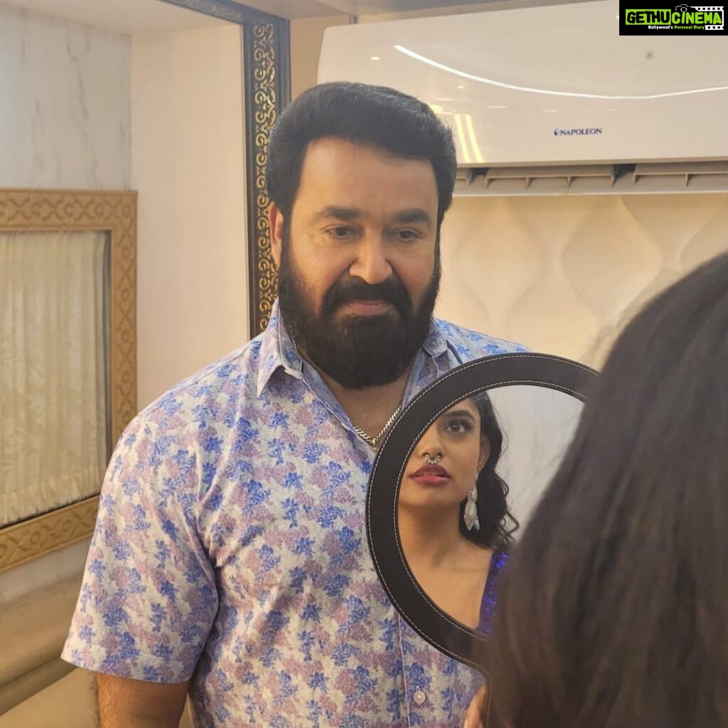 Aiswarya Suresh Instagram - Tried to do the Iruvar frame. My first movie I’ve watched of @mohanlal sir. Coincidentally my real name is Aiswarya too. Blessed to get this shot ♥️