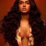 Aiswarya Suresh Instagram - My very first photo shoot took back in 2017 Good times and tan lines Photography- @allwynantony_ Muah- @shiva_makeover Styling- asaniya_nazrin