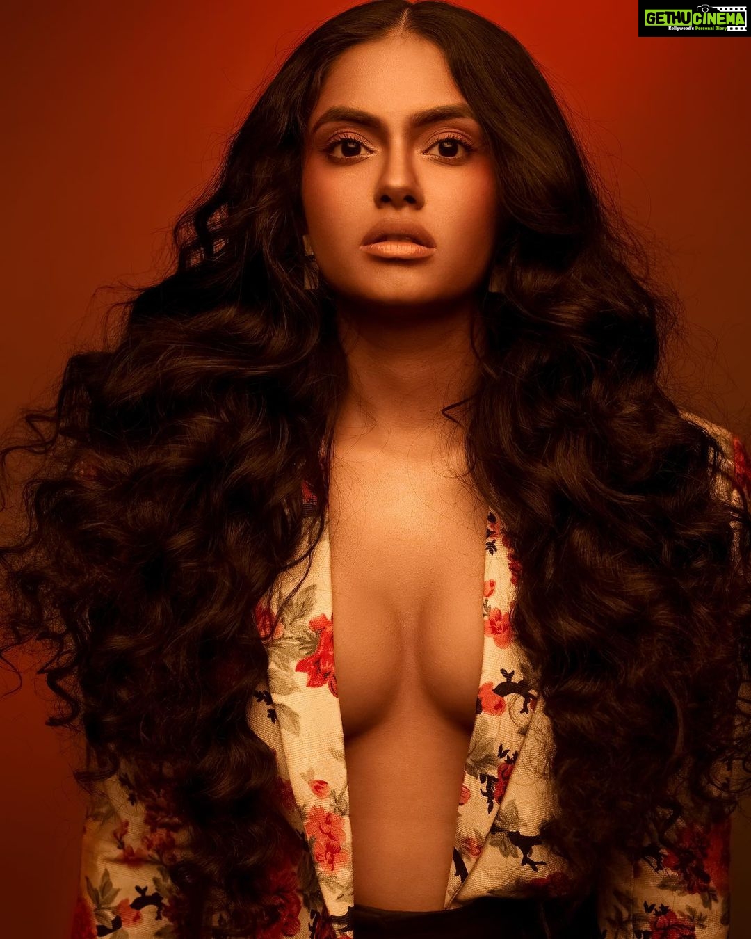 Aiswarya Suresh - 75.4K Likes - My very first photo shoot took back in 2017
Good times and tan lines Photography- @allwynantony_
Muah- @shiva_makeover
Styling- asaniya_nazrin