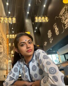 Aiswarya Suresh Instagram - Got a new liking to white clothes these days ♥️ #antarticman 📸