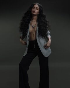 Aiswarya Suresh Instagram - My very first photo shoot took back in 2017

Good times and tan lines Photography- @allwynantony_ 
Muah- @shiva_makeover 
Styling- asaniya_nazrin