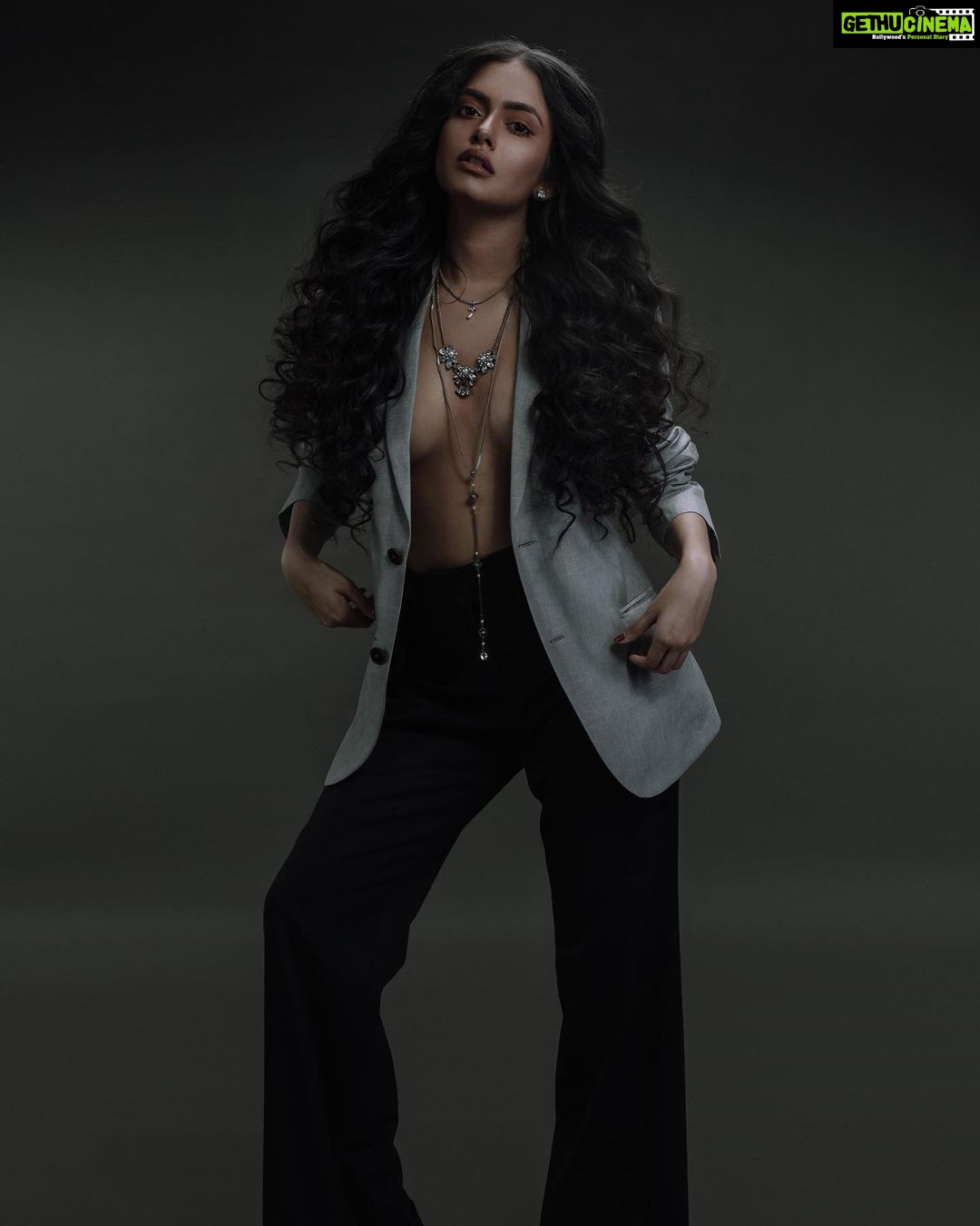 Aiswarya Suresh - 75.4K Likes - My very first photo shoot took back in 2017
Good times and tan lines Photography- @allwynantony_
Muah- @shiva_makeover
Styling- asaniya_nazrin