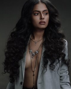 Aiswarya Suresh Instagram - My very first photo shoot took back in 2017

Good times and tan lines Photography- @allwynantony_ 
Muah- @shiva_makeover 
Styling- asaniya_nazrin