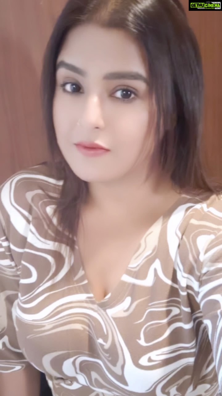 Akanksha Awasthi Instagram - Aur Kya Chahiye ? . . . . #explorepage #treanding #reels #reelindia #outfit #foryou #o #instagram Mumbai, Maharashtra