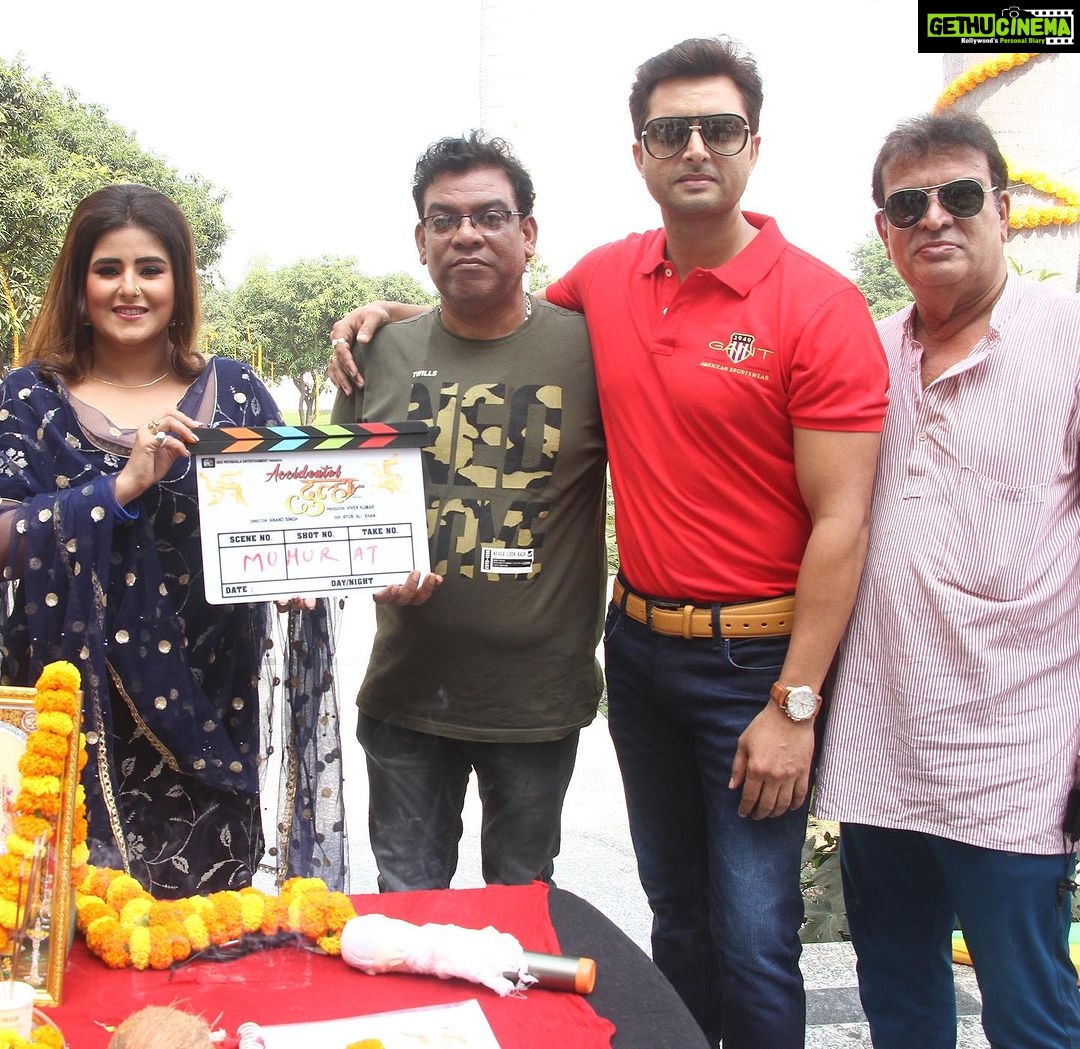 Akanksha Awasthi - 8.9K Likes - Muhurat Of Accidental Dulha 🎥 🎬
.
Banner : Aks Pathshala Entertainment
Producer : Vivek Kumar
Director : Anand Singh
DOP : Ayub Ali Khan
.
.
.
#newmovie #shooting #bhojpuri #bhojpuri_song #bhojpurireels
