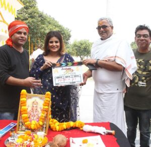 Akanksha Awasthi Instagram - Muhurat Of Accidental Dulha 🎥 🎬 
.
Banner : Aks Pathshala Entertainment 
Producer : Vivek Kumar 
Director : Anand Singh 
DOP : Ayub Ali Khan 
.
.
.
#newmovie #shooting #bhojpuri #bhojpuri_song #bhojpurireels