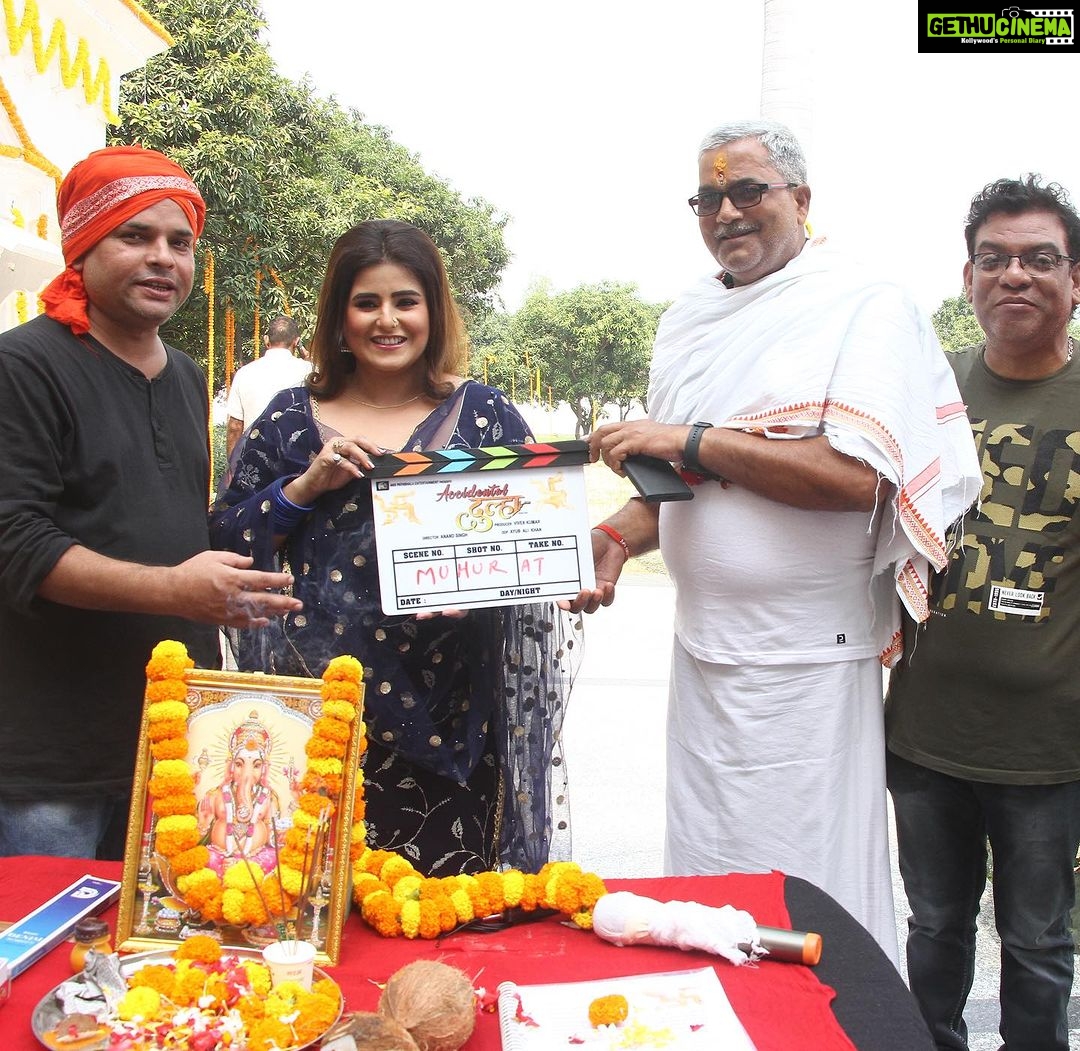 Akanksha Awasthi - 8.9K Likes - Muhurat Of Accidental Dulha 🎥 🎬
.
Banner : Aks Pathshala Entertainment
Producer : Vivek Kumar
Director : Anand Singh
DOP : Ayub Ali Khan
.
.
.
#newmovie #shooting #bhojpuri #bhojpuri_song #bhojpurireels