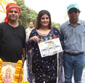 Akanksha Awasthi Instagram - Muhurat Of Accidental Dulha 🎥 🎬 
.
Banner : Aks Pathshala Entertainment 
Producer : Vivek Kumar 
Director : Anand Singh 
DOP : Ayub Ali Khan 
.
.
.
#newmovie #shooting #bhojpuri #bhojpuri_song #bhojpurireels