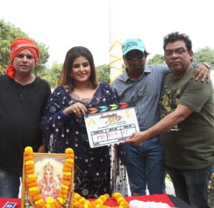 Akanksha Awasthi Instagram - Muhurat Of Accidental Dulha 🎥 🎬 
.
Banner : Aks Pathshala Entertainment 
Producer : Vivek Kumar 
Director : Anand Singh 
DOP : Ayub Ali Khan 
.
.
.
#newmovie #shooting #bhojpuri #bhojpuri_song #bhojpurireels