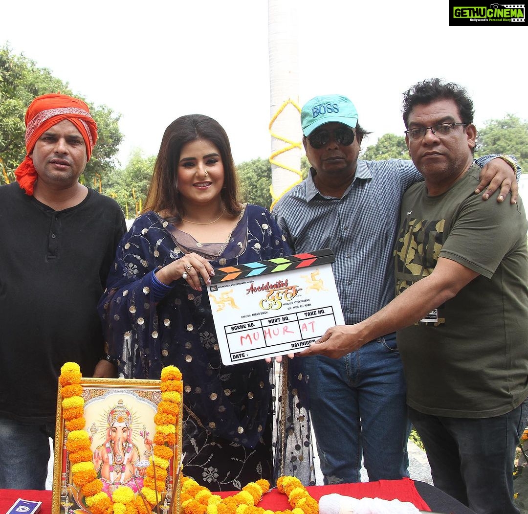 Akanksha Awasthi - 8.9K Likes - Muhurat Of Accidental Dulha 🎥 🎬
.
Banner : Aks Pathshala Entertainment
Producer : Vivek Kumar
Director : Anand Singh
DOP : Ayub Ali Khan
.
.
.
#newmovie #shooting #bhojpuri #bhojpuri_song #bhojpurireels