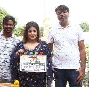 Akanksha Awasthi Instagram - Muhurat Of Accidental Dulha 🎥 🎬 
.
Banner : Aks Pathshala Entertainment 
Producer : Vivek Kumar 
Director : Anand Singh 
DOP : Ayub Ali Khan 
.
.
.
#newmovie #shooting #bhojpuri #bhojpuri_song #bhojpurireels