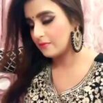 Akanksha Awasthi Instagram - tere bina saans bhi chalti hai, Tere bina dil bhi dhadakta hai, Yaad nahin tha yaad aaya ❤️❤️❤️ . . . Song : Salaam Aaya Album : @veer (2010) Singer : @roopkumarrathod.official , @shreyaghoshal , Musician : @thesajidwajid Lyricist : @gulzaarchhaniwala . . . #shreyaghoshal #guljar #roopkumarrathod #film #songlyrics #viralvideos #videoediting @__old_is__gold_ #oldbollywood #song #songs Mumbai, Maharashtra