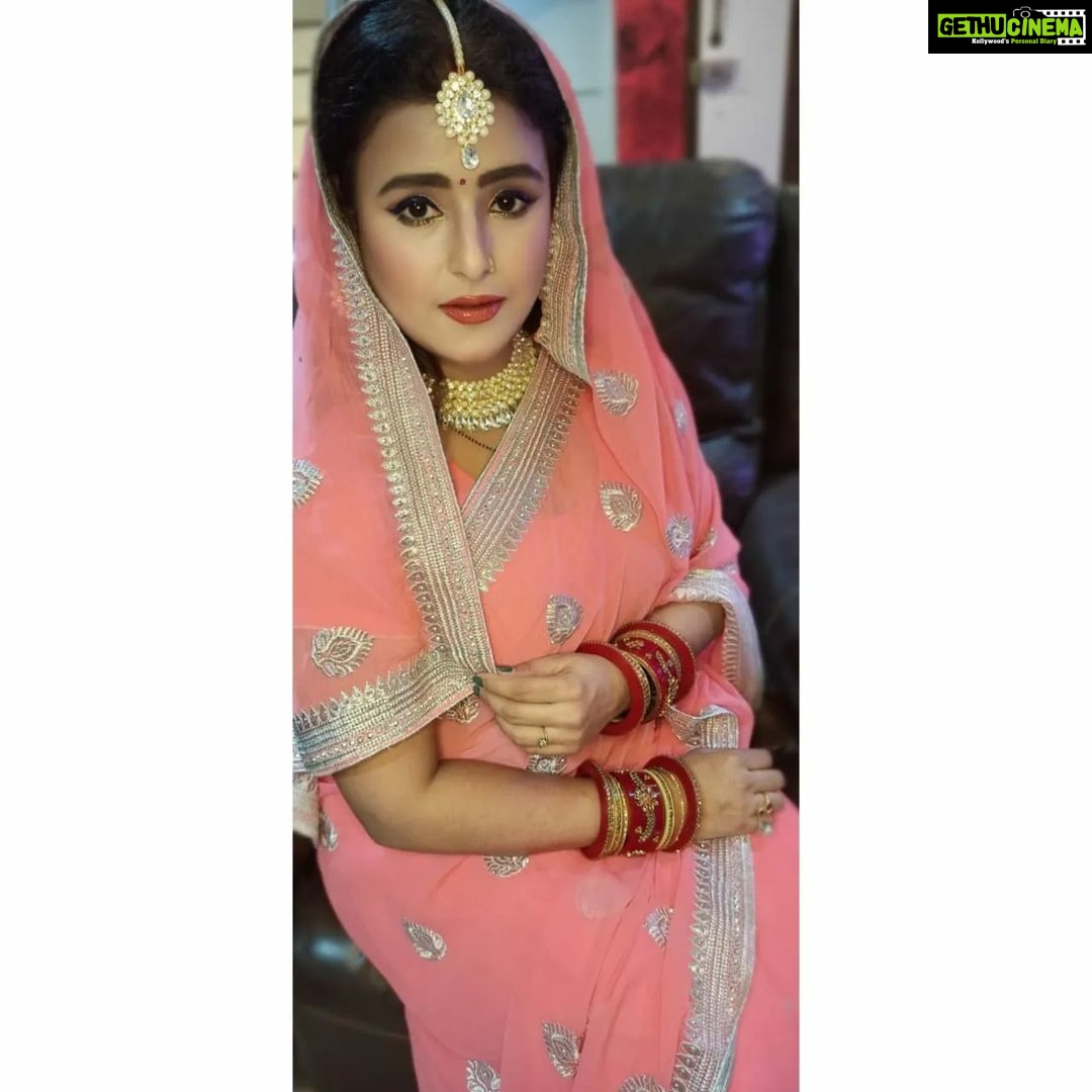 Akanksha Awasthi Instagram - A saree always makes you stand out in the crowd. ❤️❤️❤️ . . . . #saree #sareelove #fashion #sarees #sareelovers #onlineshopping #sareesofinstagram #sareefashion #sareedraping #indianwear #sareeblouse #india #mirror #indianwedding #love #traditional #handloom #kurti #wedding #lehenga #sareeindia #silksaree #silksarees #indianfashion #sareelover #silk #orange #instagram #sareestyle #sareecollection Mumbai, Maharashtra