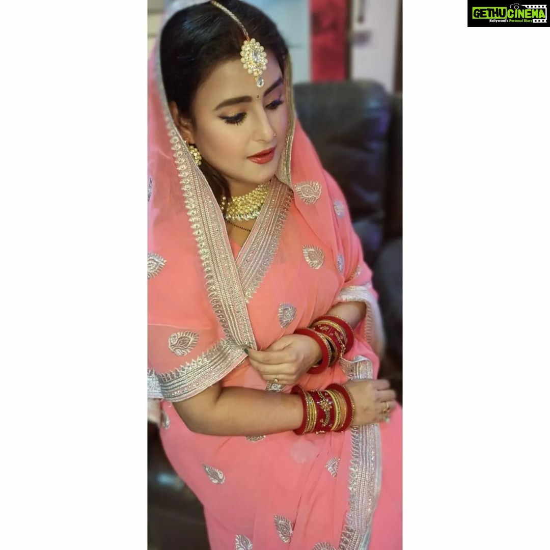 Akanksha Awasthi Instagram - A saree always makes you stand out in the crowd. ❤️❤️❤️ . . . . #saree #sareelove #fashion #sarees #sareelovers #onlineshopping #sareesofinstagram #sareefashion #sareedraping #indianwear #sareeblouse #india #mirror #indianwedding #love #traditional #handloom #kurti #wedding #lehenga #sareeindia #silksaree #silksarees #indianfashion #sareelover #silk #orange #instagram #sareestyle #sareecollection Mumbai, Maharashtra