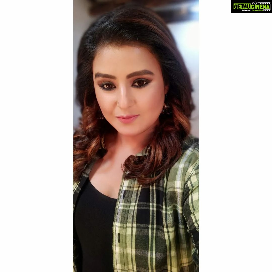 Akanksha Awasthi Instagram - Even the stars were jealous of the sparkle in our eyes. 😉❤️ . . . . #likes #like #follow #likeforlikes #love #instagood #instagram #followforfollowback #followme #photooftheday #photography #bhfyp #instalike #l #instadaily #picoftheday #likeforfollow #fashion #beautiful #me #followers #smile #likeforlike #myself #followback #f #comment #followforfollow #likesforlikes #artist