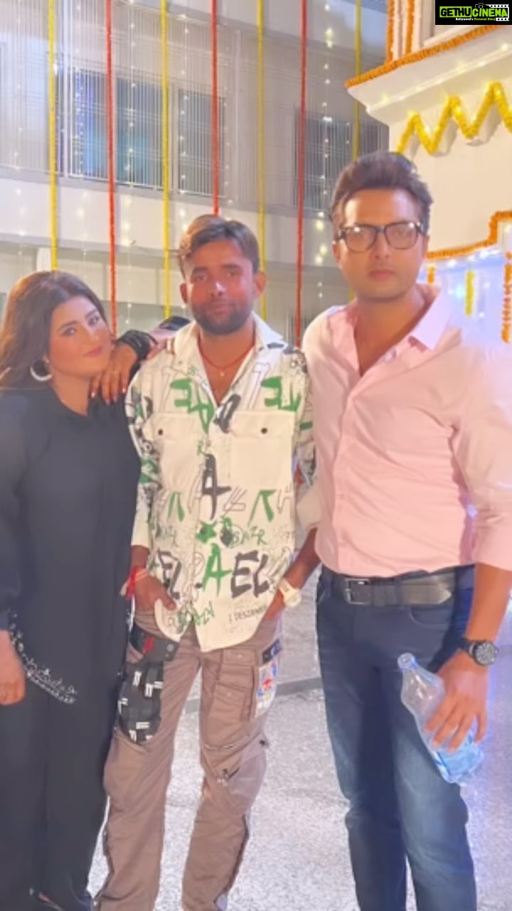Akanksha Awasthi - 9.5K Likes - Song shoot of #accidentaldulhabhojpurimovie …
With @vikrant8235 ji , @aakankshaawasthi9 ji ..
Writer ✍️ = @manojpandey ji ..
Producer = @viveksinha ji ,.
Director = @anandsingh4896 ji …