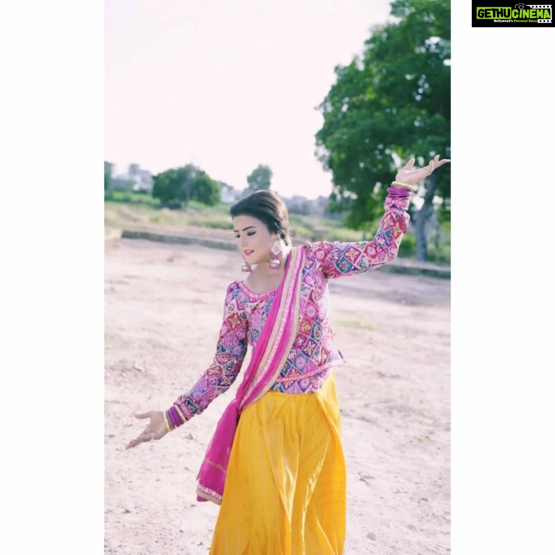 Akanksha Awasthi Instagram - Dancing will always be my first love. It doesn't matter where you are. Just Dance! πππ . . . . . #dance #music #dancer #love #dancers #bhojpuri #art #actress #me #instagram #instagood #explorepage #dancelife #viral #fitness #explore #fun #bhojpuriactress #follow #like #trending #photography #choreography #fashion #bhfyp #artist Mumbai, Maharashtra