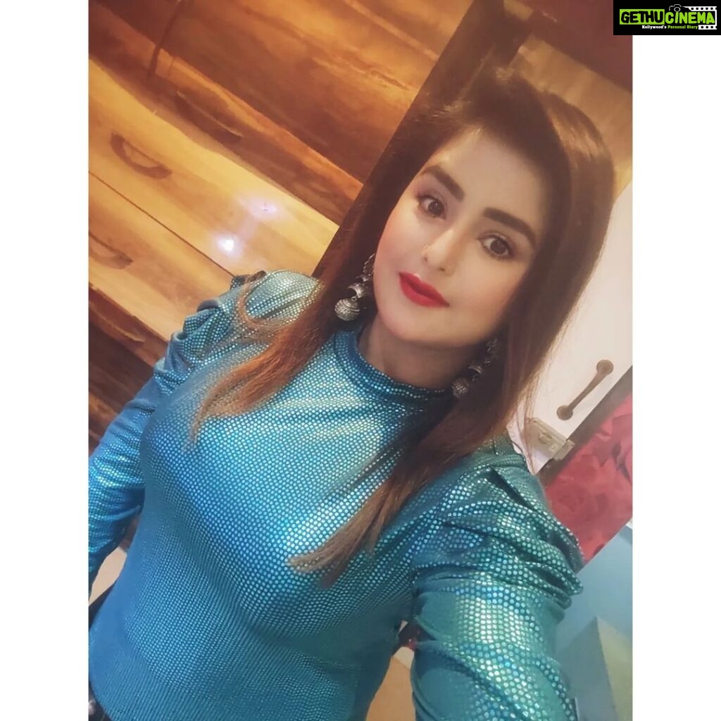 Akanksha Awasthi Instagram - Be your own reason for your happiness 🙂 A smile never goes out of style.🙂 . . . #new #actress #indian #instamood #bollywood #film #shoot #shootingstars #bhojpuri #bhojpurihot #bhojpuriqueen #tv #actorslife Lucknow, Uttar Pradesh