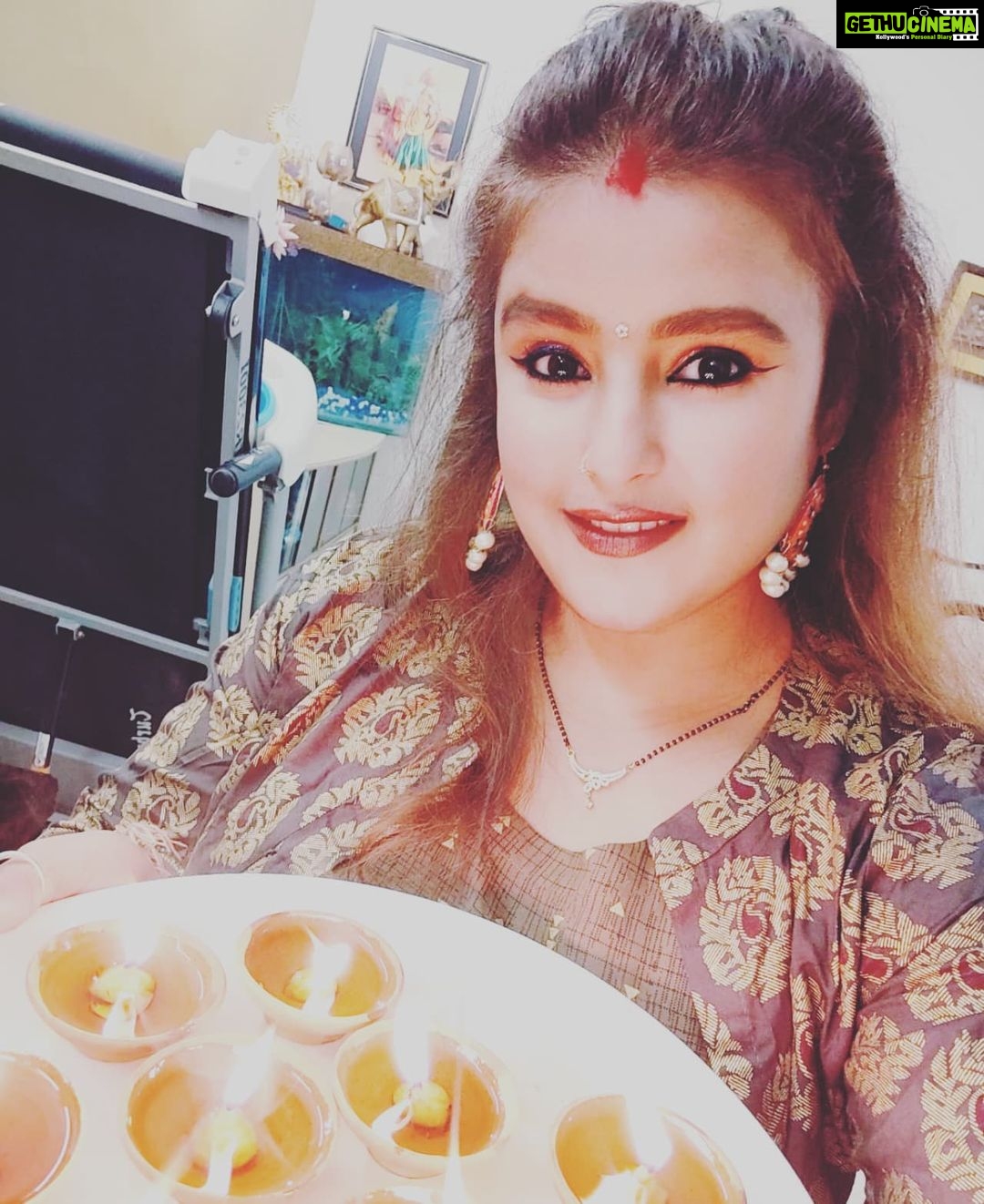 Akanksha Awasthi Instagram - Deepavali, in the true sense, means ending all evils, cruelty and hatred towards one another. Get together to celebrate the spirit of the festival. Happy Deepavali!