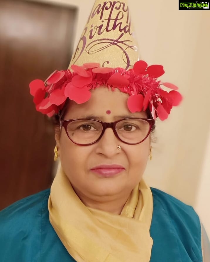 Akanksha Awasthi Instagram - Happy Birthday mumma 💐😇🙏🎉🎂❤