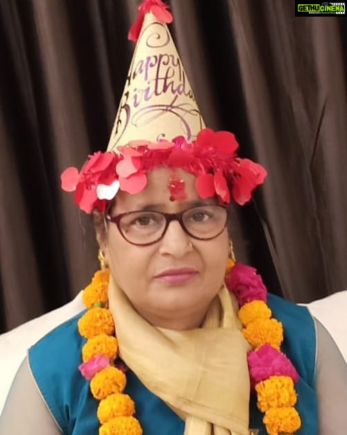 Akanksha Awasthi Instagram - Happy Birthday mumma 💐😇🙏🎉🎂❤