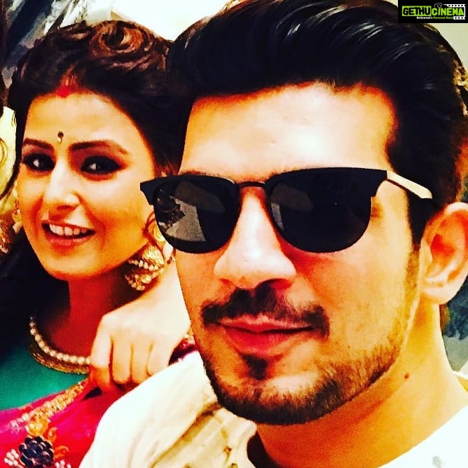 Akanksha Awasthi Instagram - “Hope your special day brings you all that your heart desires! Here’s wishing you a day full of pleasant surprises! Happy birthday BIJLLANI💐😇🤗🎂🍫🥂 #happybirthday #celebration #celebrity #cool #freinds #actor #immj #tv #show # trending