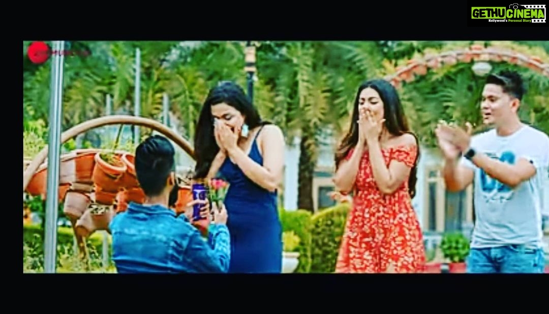 Akanksha Awasthi Instagram - Guys my friend Ankita khare's new music video #Sorry is out now !! Need ur love ❤️❤️ and support❤❤❤😇 @dineshsoiofficial @amirsiddiqui786 @khan.anwar_786 @shrutikagaokkar @ankitakhareofficial @abhishekarchanasri @official_simran_jeet @zeemusiccompany मुंबई Mumbai