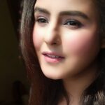 Akanksha Awasthi Instagram - I find my happiness where the sun shines.😇🤗💐#😎 #sunkissed #trending #cutenessoverload #love #loveyourself #beautiful #humble #beinghuman #aakankshaawasthi #aakankshaawasthi9