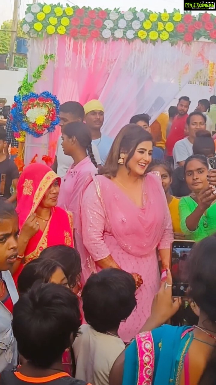 Akanksha Awasthi Instagram - Bus aise hi apna pyar or ashirwad banay Rakhna🙏♥️💐thanx a lot infinity 🤗🤗🤗🤗🤗🤗🤲Har Har Mahadev🤲🙏 . . . #love #fan #movie #onset #movie #bojpuri #actor #actorslife Love & Care