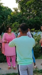 Akanksha Awasthi Instagram - It’s such a fun meeting you all on the sets of Accidental Dulha 🎥 🎬 

.
Banner : Aks Pathshala Entertainment 
Producer : Vivek Kumar 
Director : Anand Singh 
DOP : Ayub Ali Khan 
Writer : Manoj Panday
.
.
.
#newmovie #shooting #bhojpuri #bhojpuri_song #bhojpurireels