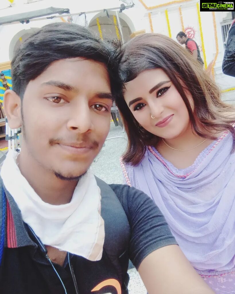 Akanksha Awasthi Instagram - With actress ☺️@aakankshaawasthi9 Maharajganj market- bhadohi