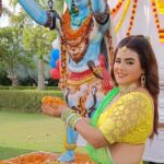 Akanksha Awasthi Instagram – भक्ति में है शक्ति बंधू,
शक्ति में संसार है,
त्रिलोक में है जिसकी चर्चा
उन शिव जी का आज त्यौहार है..
सावन के पहले सोमवार की बधाई..
🙏🙏🙏
.
.
.
#sawan #mahadev #resdung #migrain #darahtinggi #buasir #kolesterol #senggugut #mahakal #vitaminb #endometriosis #klizenterprise #benjolan #kinaklizenterprise #kapsulbijiaprikotndlife #ketumbuhan #fibroid #tiriod #kinamohd #kanserpayudara #merawatkanser #istihadah #periodtidaklancar #ketulandipayudara #mencegahkanser #masalahhamil #mengubatikanser #harharmahadev #asma #bholenath