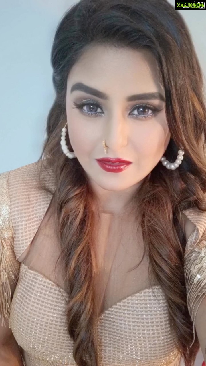 Akanksha Awasthi Instagram - ek uncha lamba kad π . . . . . . . #bollywood #bollywoodsongs #songs #reelsinstagram #reelitfeelit #love #instagood #instagram #in #bollywoodstyle #style #love #reels #ree #reelsindia Mumbai, Maharashtra