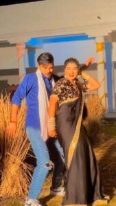 Akanksha Dubey Instagram - Masaj kari na 🙊🍗😛

Boss @samarsinghh 💯✨
#swaggysinghrajput #viral #expression #instagram #reels #bhojpuri #explore
