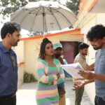Akanksha Dubey Instagram - Scene Discussion with my Film Actors @jay_yadav_actor ji and Actress @akankshadubey_official ji. Banner : *Entert10 Television Pvt. Ltd. Presents*. In Association with *Shree Aadya Entertainment.* Film : *Ek Din ki Shaas* 🌟 Starring 🌟 *Kajal Raghwani, Akanksha Dubey, Jay Yadav, Kiran Yadav, Prem Dubey, Pushpendra Rai, Sweta Verma , Rinku Bharti, Gopal Chauhan, Sujit Sarthak, Ramjan, Parth Mishra.* Produced by : *Apurva Meratia, Monika Singh, Shree Aadya Entertainment.* Directed By : *"Manjul Thakur".* DOP : *"Sharfraz R. Khan."* Story & dailogue *Arbind Tiwari* Screenplay : *Manjul Thakur & Arbind tiwari* Music : *Om Jha* Art director: *Randhir N. Das* Costume: *Kavita Sunita*.