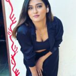 Akanksha Dubey Instagram - Tumhari nazar Kidhar hai beauty idhar hai 🖤🖤 #akankshadubey #nolove #happy #smile😊 #never #trust #workmode #happymoment 🥰👋😘🥰🌹🖤🖤
