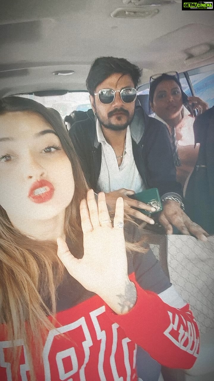Akanksha Dubey Instagram - Ka laju @rahul_makeup_official @rekhamaurya__official #akankshadubey