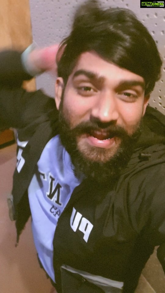 Akanksha Dubey Instagram - Leke baigan 🤣🤣 चाप ke reel bnawa log krejaa @swaggy_singh_rajput @thevivek_entertainment @samarsinghh @akankshadubey_official