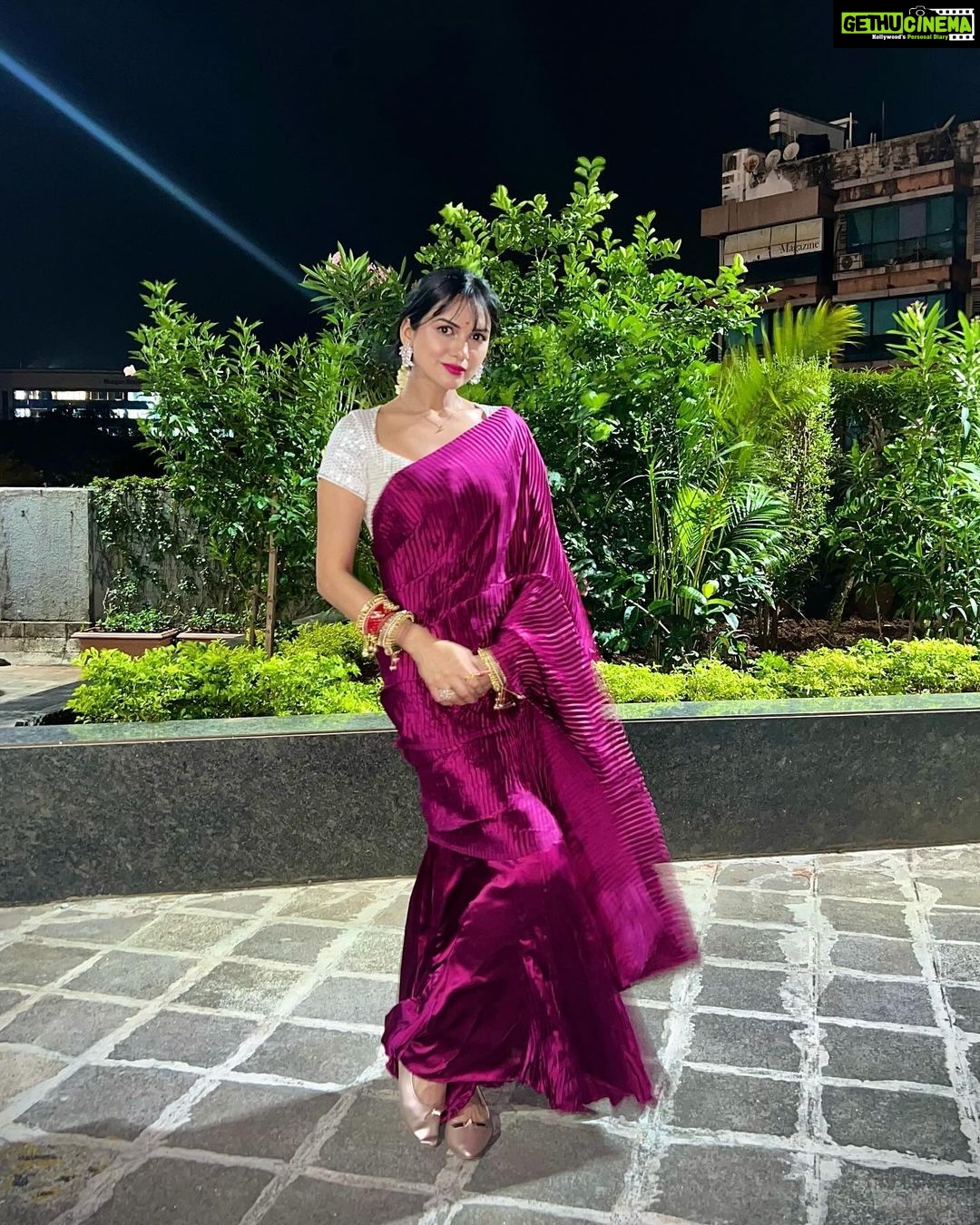 Akansha Chamola Instagram - Celebrated KADWA SACCH i meant KARWA CHAUTH π€π€ͺ when every year CHANDA MAAMA decides to play serious peekaboo πβ¦β¦ Since i am the brand ambassador of #selflove i concentrate on getting clicked for my #gramfam Kyunki Good makeup n great saree should never not be posted π€π€π€π€π€π€ . . . . . . . . . . . . . . . . . . . . . . . . . . . . . . . . . . . . . . . . . . . . #karwachauth #saree #readytowear #desifashion #desigirl #indianwear #indianfestivewear #lookbook #instamakeup #instahair #instafashion #desistyle #indiancouture #festivewear #outfitinspiration #festivetime #indianfestival #blessed
