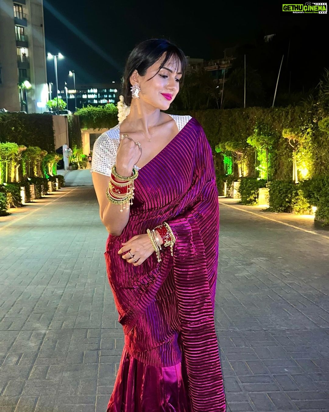 Akansha Chamola Instagram - Celebrated KADWA SACCH i meant KARWA CHAUTH π€π€ͺ when every year CHANDA MAAMA decides to play serious peekaboo πβ¦β¦ Since i am the brand ambassador of #selflove i concentrate on getting clicked for my #gramfam Kyunki Good makeup n great saree should never not be posted π€π€π€π€π€π€ . . . . . . . . . . . . . . . . . . . . . . . . . . . . . . . . . . . . . . . . . . . . #karwachauth #saree #readytowear #desifashion #desigirl #indianwear #indianfestivewear #lookbook #instamakeup #instahair #instafashion #desistyle #indiancouture #festivewear #outfitinspiration #festivetime #indianfestival #blessed