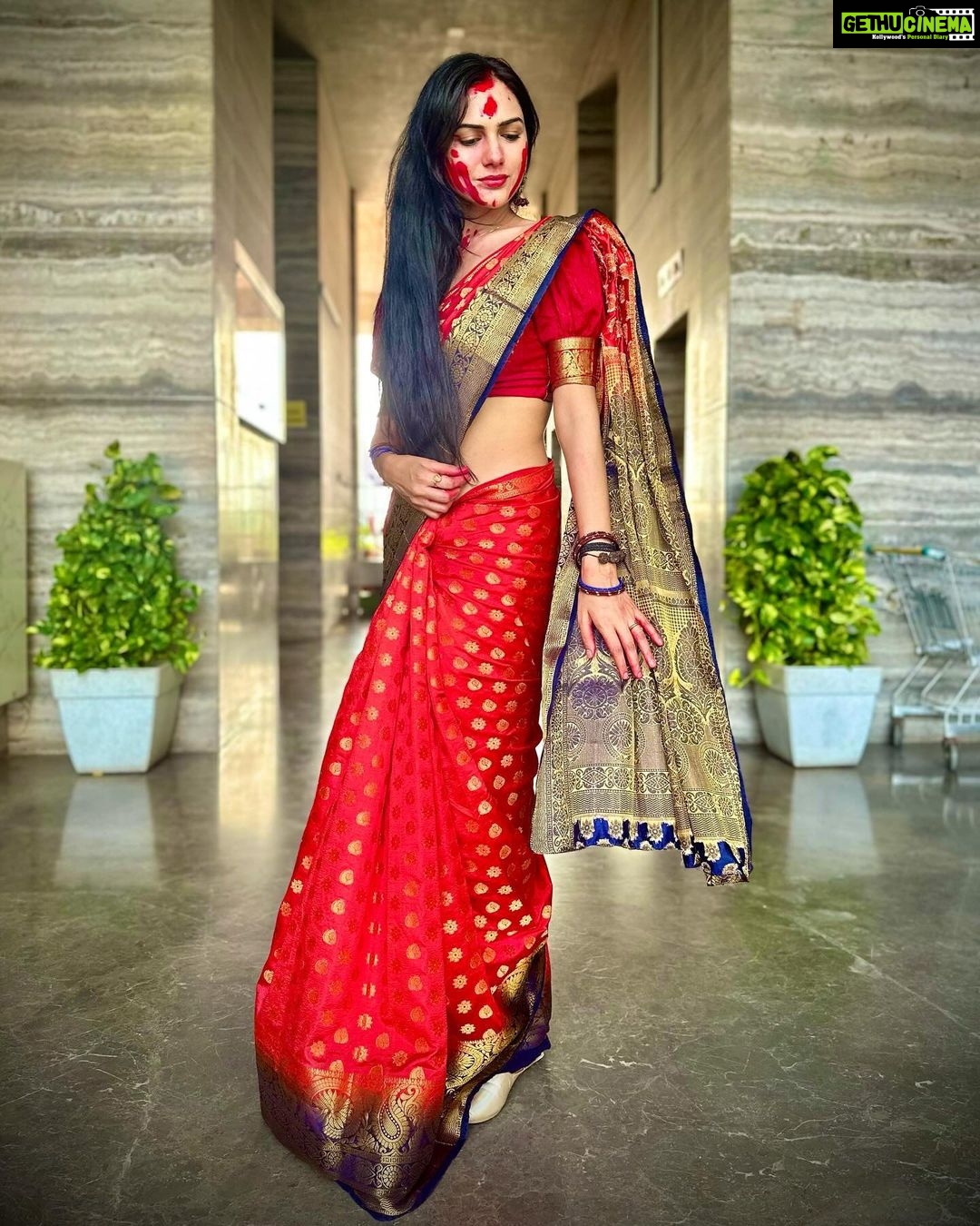 Akansha Chamola Instagram - sindoor khela π₯°π₯°π₯°π₯° JAI MAA DURGA ππ½ππ½ππ½ππ½ . . . . . . . . . . . . . . . . . . . . . . . . . . . . . . . . #instagood #navratri #sindoorkhela #jaimatadi #saree #sareelove #sareefashion #red #redsaree #desi #desifashion #desigirl #curvyfashion #instastyle #instamood #navratrispecial #dusshera #indianfestivewear
