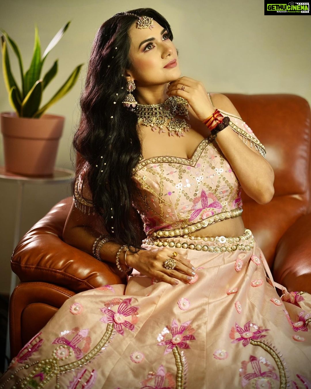 Akansha Chamola Instagram - Last of this look πΌ Makeup & Hairstyle π πββοΈ @nikksmakeupartist πΈ π₯ Videographer @vipul.s.gautam Stylist @nikksmua Outfit π @__cccreation Accessories π @silverqueenj #reelsindia #bollywood #trendingreels #bridalmakeup #bridalwear #indianbride #lehengacholi #glammakeup #glowup #makeuplook #hairstyles #instafashion #instahair #instamakeup #reelitfeelit #desifashion
