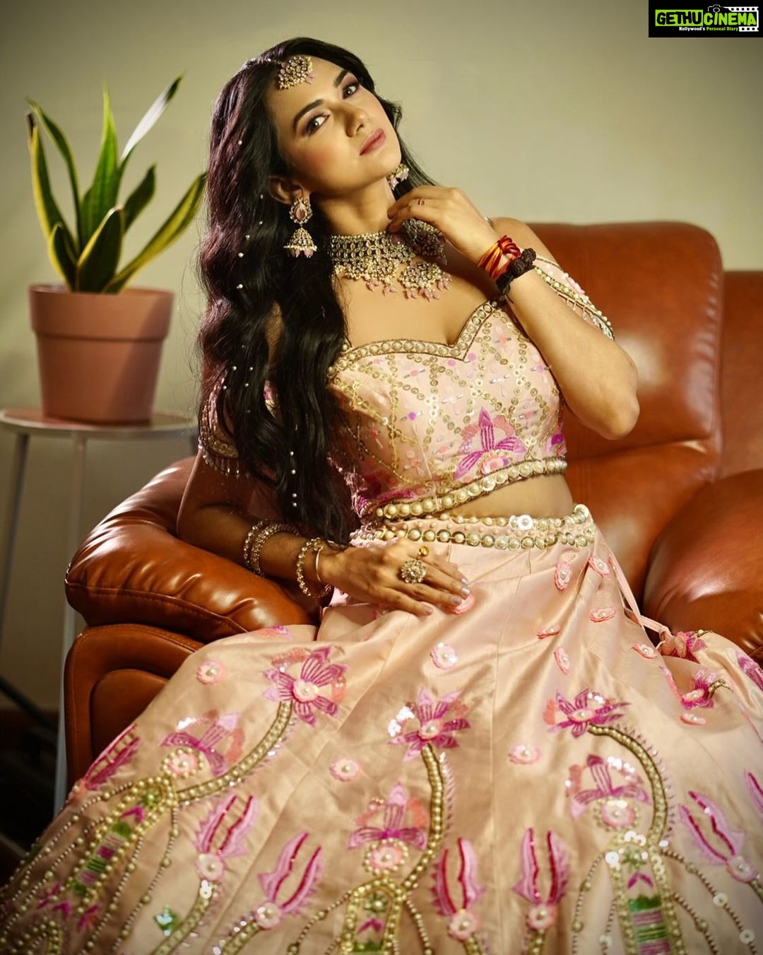 Akansha Chamola Instagram - If India is a canvas, then LEHENGA is its art.β¦.. Makeup & Hairstyle π πββοΈ @nikksmakeupartist πΈ π₯ Videographer @vipul.s.gautam Stylist @nikksmua Outfit π @__cccreation Accessories π @silverqueenj #reelsindia #bollywood #trendingreels #bridalmakeup #bridalwear #indianbride #lehengacholi #glammakeup #glowup #makeuplook #hairstyles #instafashion #instahair #instamakeup #reelitfeelit #desifashion