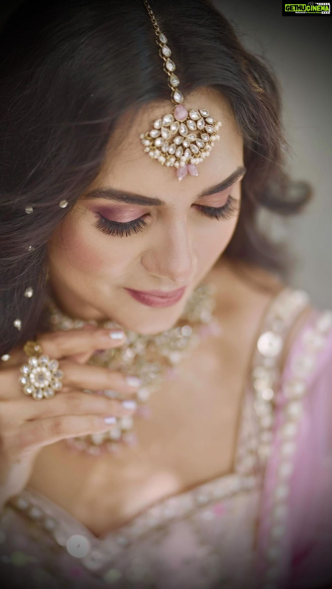 Akansha Chamola Instagram - Elegant Indian Bridal Look🤍✨ #lessismore #natural #indianbeauty . . . Makeup & Hairstyle- Nikita Jain @nikksmakeupartist Shot by - Vipul Gautam @vipul.s.gautam Edited by Sejal Jain @sejaljainedits Styled by - Nikita Jain @nikksmua Outfit- CC Creation Designer @__cccreation Jewellery- Silver Queen Jewellery @silverqueenj #nikksmua #bridalmakeup #akankshakhanna #nikksmuabride #makeup #makeupartist #wedding #mumbaibridalmakeupartist #bridalwear #mumbaimakeupartist #bridalmakeupinspiration #ghatkoparmakeupartist #maladmakeupartist #bestbridalmakeupartist #mumbaimakeupartist #mumbaihairstylist #gauravkhanna #nainamilayke #dhvanibhanushali #newsong #trending #explorepage #weddingmakeupideas #bridalwear #mumabai #thanemakeupartist #makeupartistinmumbai #celebritymakeup