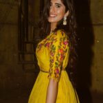 Akasa Instagram - sending you diwali love, the feeling of bright lights, the sugar rush from all the katlis and the warm gooey feeling of being surrounded by people you love 🌼 • • wearing @shraddharambhia_official earrings @meraki.mumbai HMU: @shibu_shimmer styled by @styledbysujata photos @mnvlade @themediatronic • • • • • • • • • • • #akasa #akasasingh #akasasing #akasakebesties #akasians #trending #love #fyp #explore #fashion #ootd #femininegoddess #trendingreels #naagin #shringaar #biggboss #thick #punjaban #trendingsongs #travel #chamak