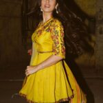 Akasa Instagram - sending you diwali love, the feeling of bright lights, the sugar rush from all the katlis and the warm gooey feeling of being surrounded by people you love 🌼 • • wearing @shraddharambhia_official earrings @meraki.mumbai HMU: @shibu_shimmer styled by @styledbysujata photos @mnvlade @themediatronic • • • • • • • • • • • #akasa #akasasingh #akasasing #akasakebesties #akasians #trending #love #fyp #explore #fashion #ootd #femininegoddess #trendingreels #naagin #shringaar #biggboss #thick #punjaban #trendingsongs #travel #chamak