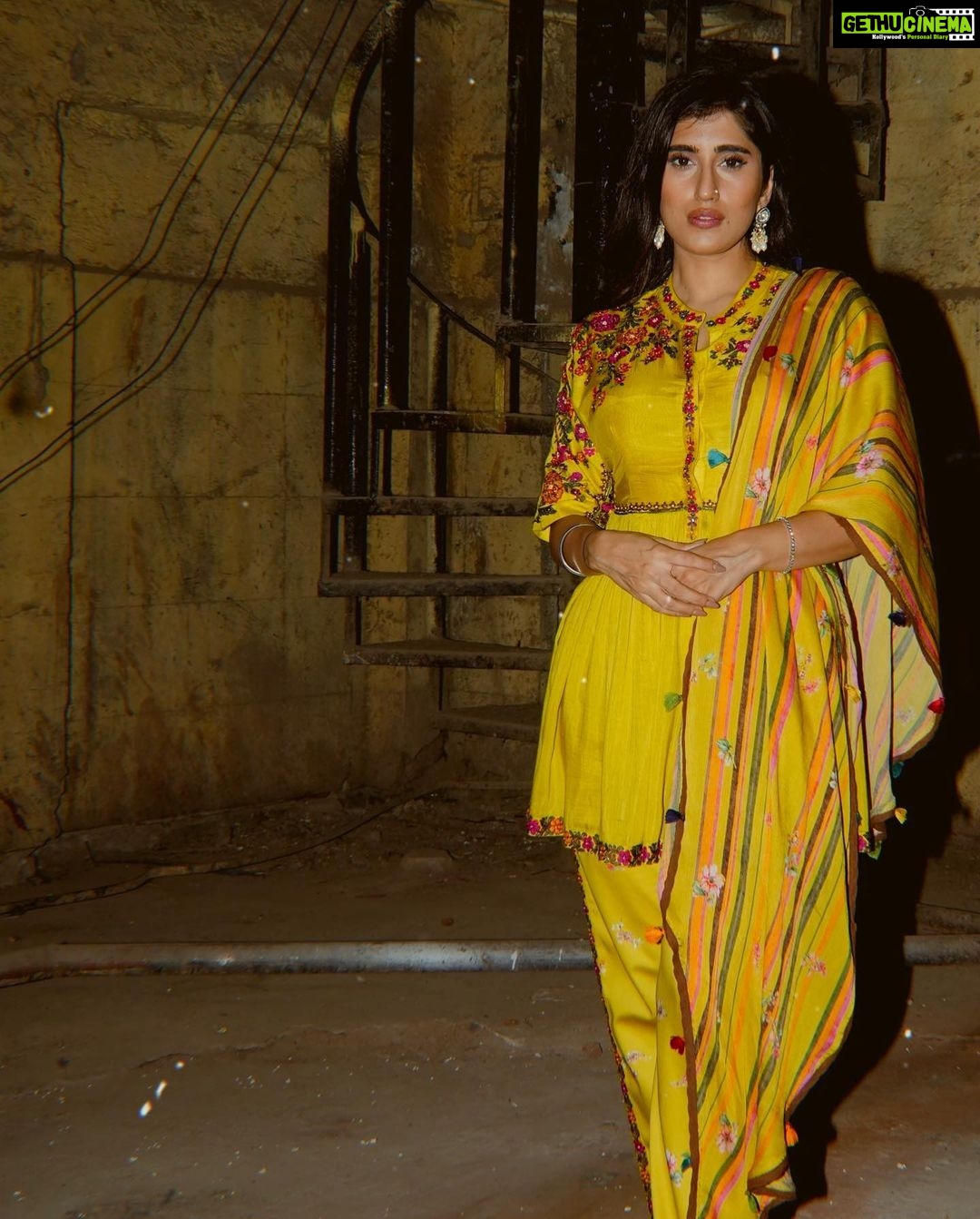 Akasa Instagram - sending you diwali love, the feeling of bright lights, the sugar rush from all the katlis and the warm gooey feeling of being surrounded by people you love 🌼 • • wearing @shraddharambhia_official earrings @meraki.mumbai HMU: @shibu_shimmer styled by @styledbysujata photos @mnvlade @themediatronic • • • • • • • • • • • #akasa #akasasingh #akasasing #akasakebesties #akasians #trending #love #fyp #explore #fashion #ootd #femininegoddess #trendingreels #naagin #shringaar #biggboss #thick #punjaban #trendingsongs #travel #chamak
