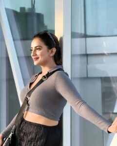 Akshara Singh Instagram - Back to my airport ritual 🫶🏻🤟🏻 after a long time ♥️
.
.
.
.
.
#aksharasingh #travel #lfl #goodmorning #nosleep